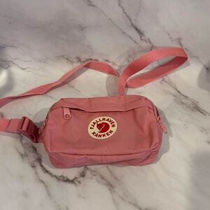 Kånken Pink hip pack